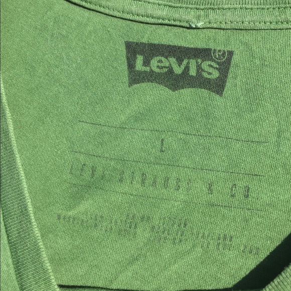 Men’s Size Large Levi Tee Shirt - Picture 2 of 2